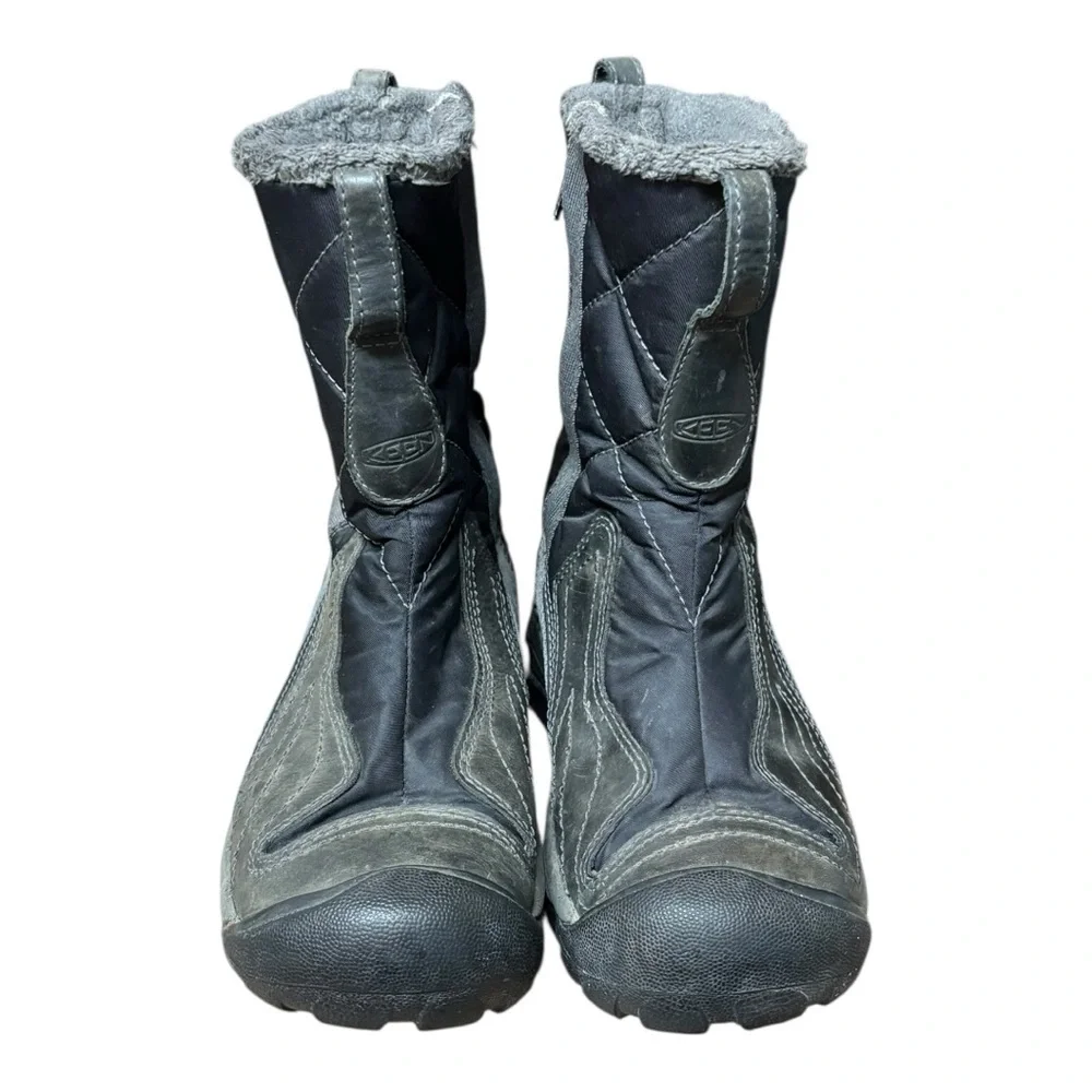 Keen Boots Women’s size 7 Betty insulated size‎ zipper winter black